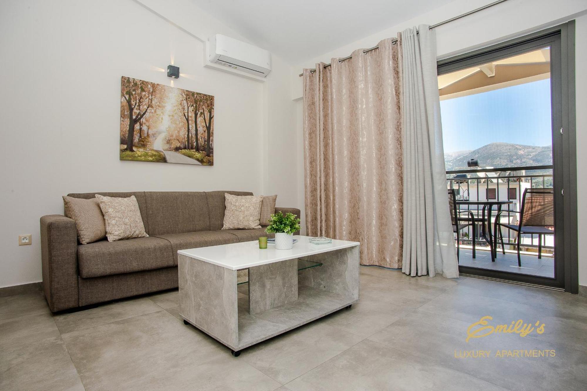 Emily'S Luxury Apartments Аргостолион Экстерьер фото