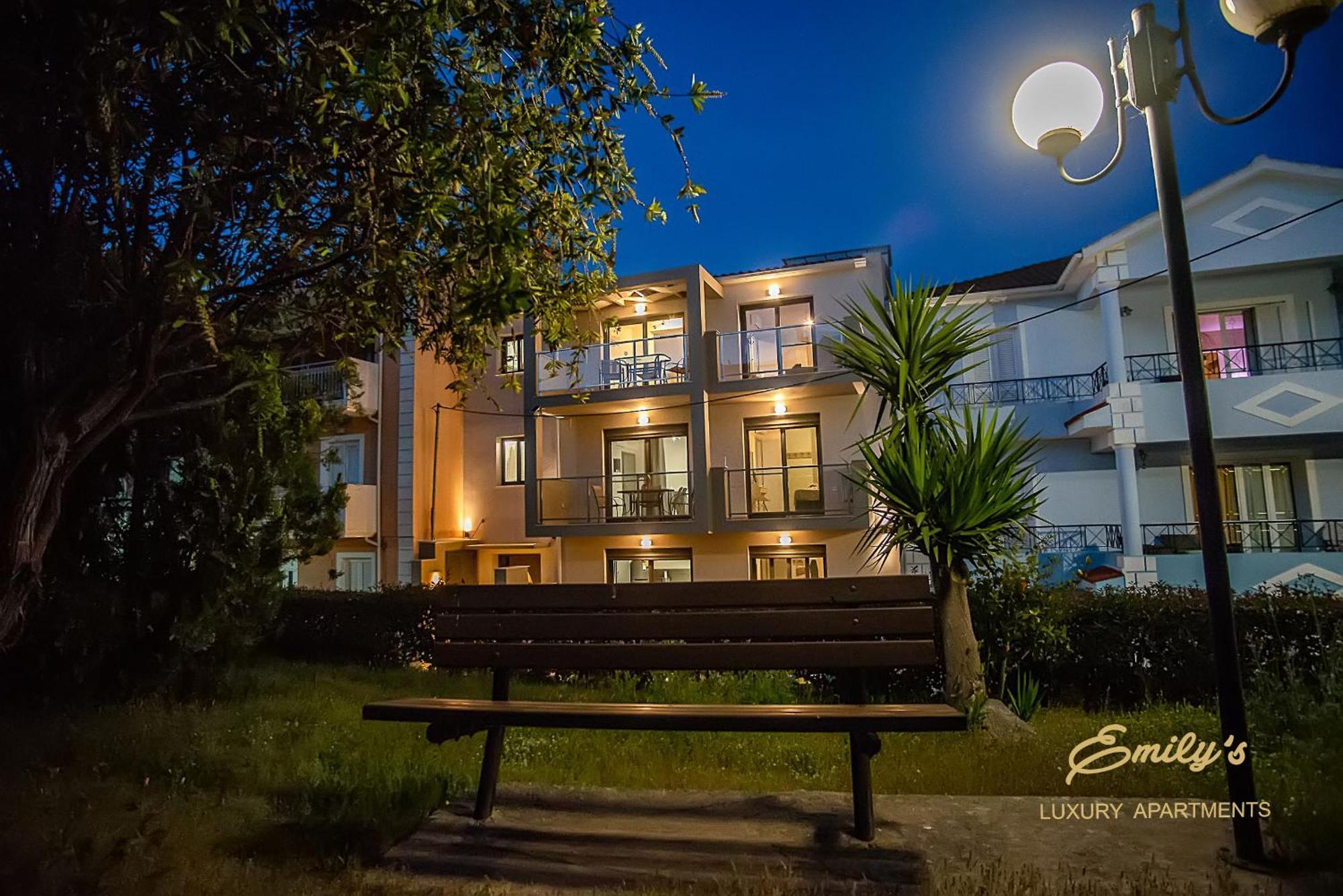 Emily'S Luxury Apartments Аргостолион Экстерьер фото