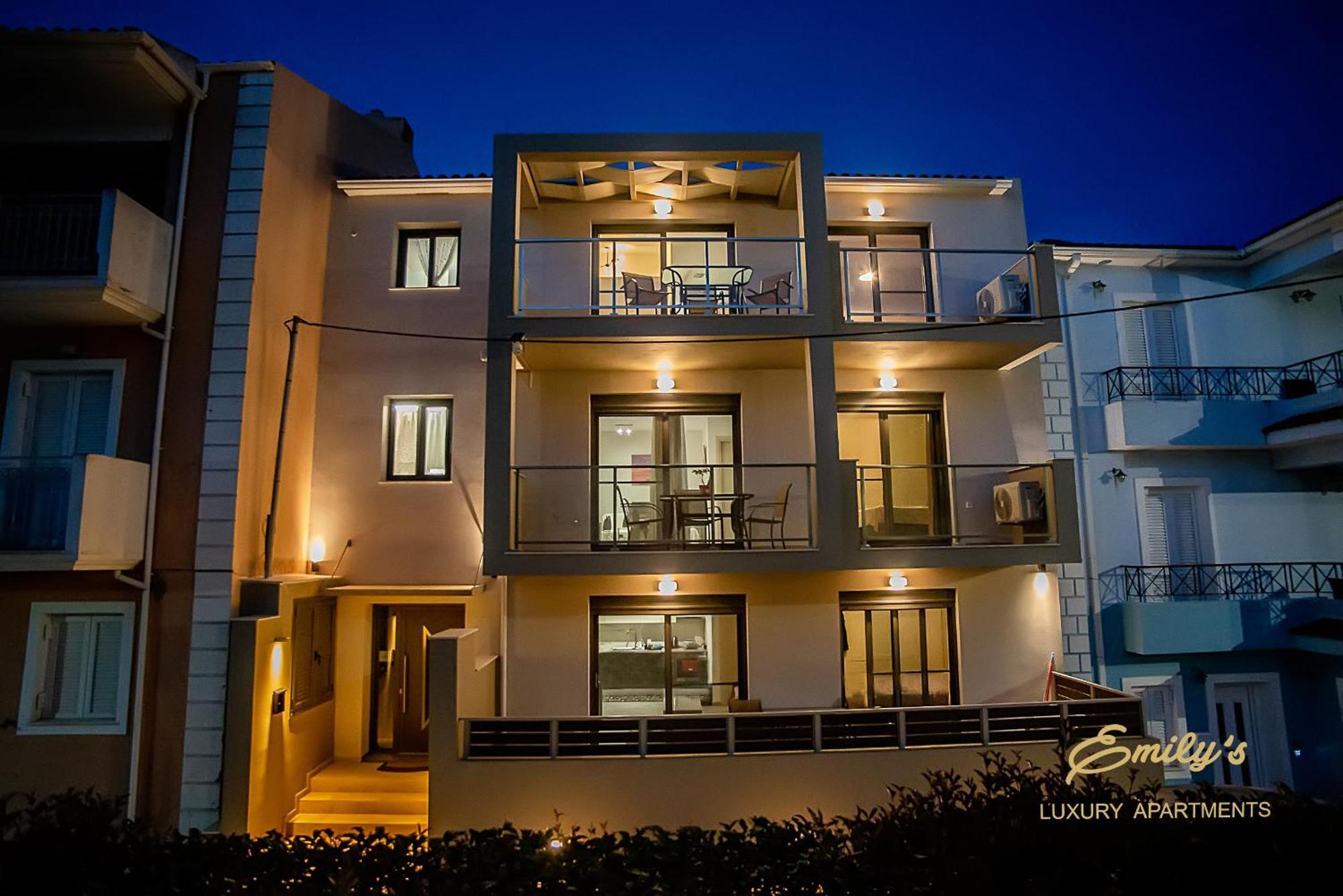 Emily'S Luxury Apartments Аргостолион Экстерьер фото