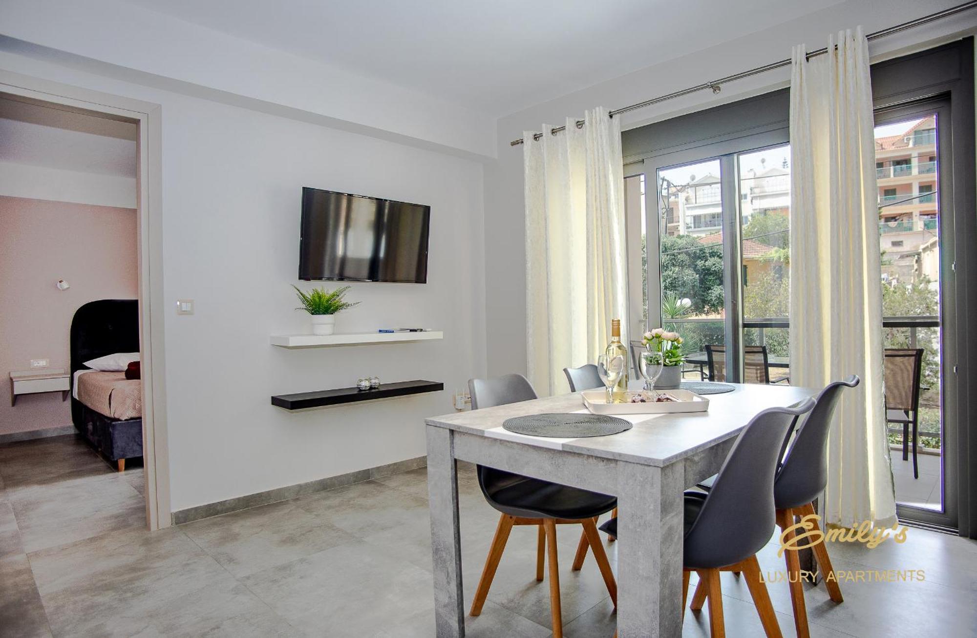 Emily'S Luxury Apartments Аргостолион Экстерьер фото