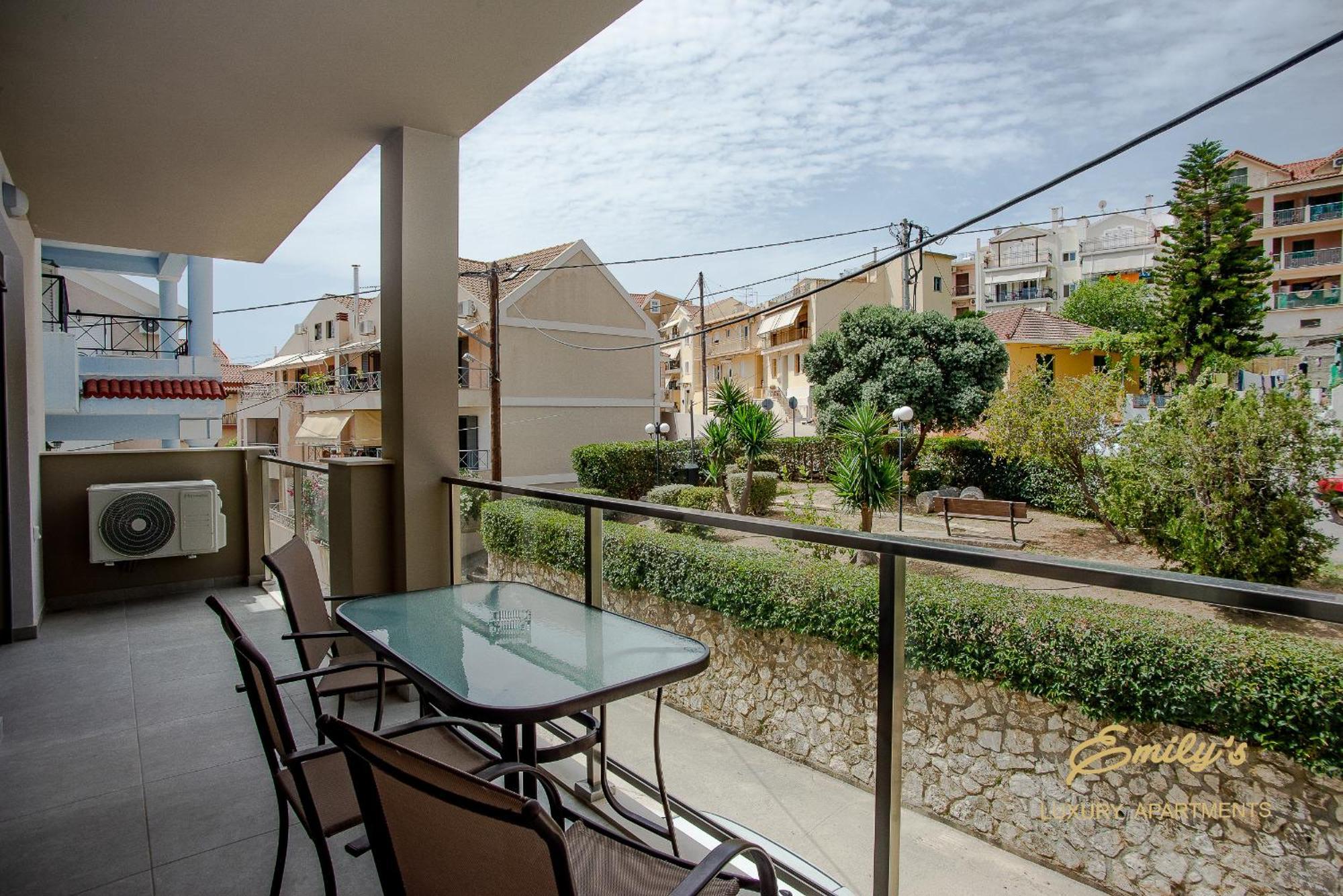 Emily'S Luxury Apartments Аргостолион Экстерьер фото